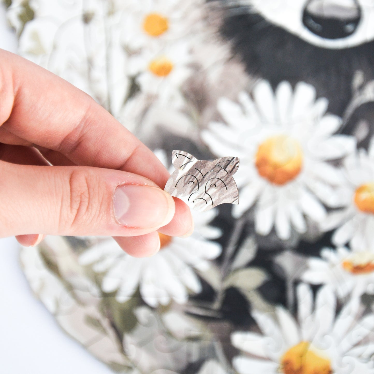 Rompecabezas de Madera Premium: Mapache Travieso con Flores Acuarela, Piezas Únicas