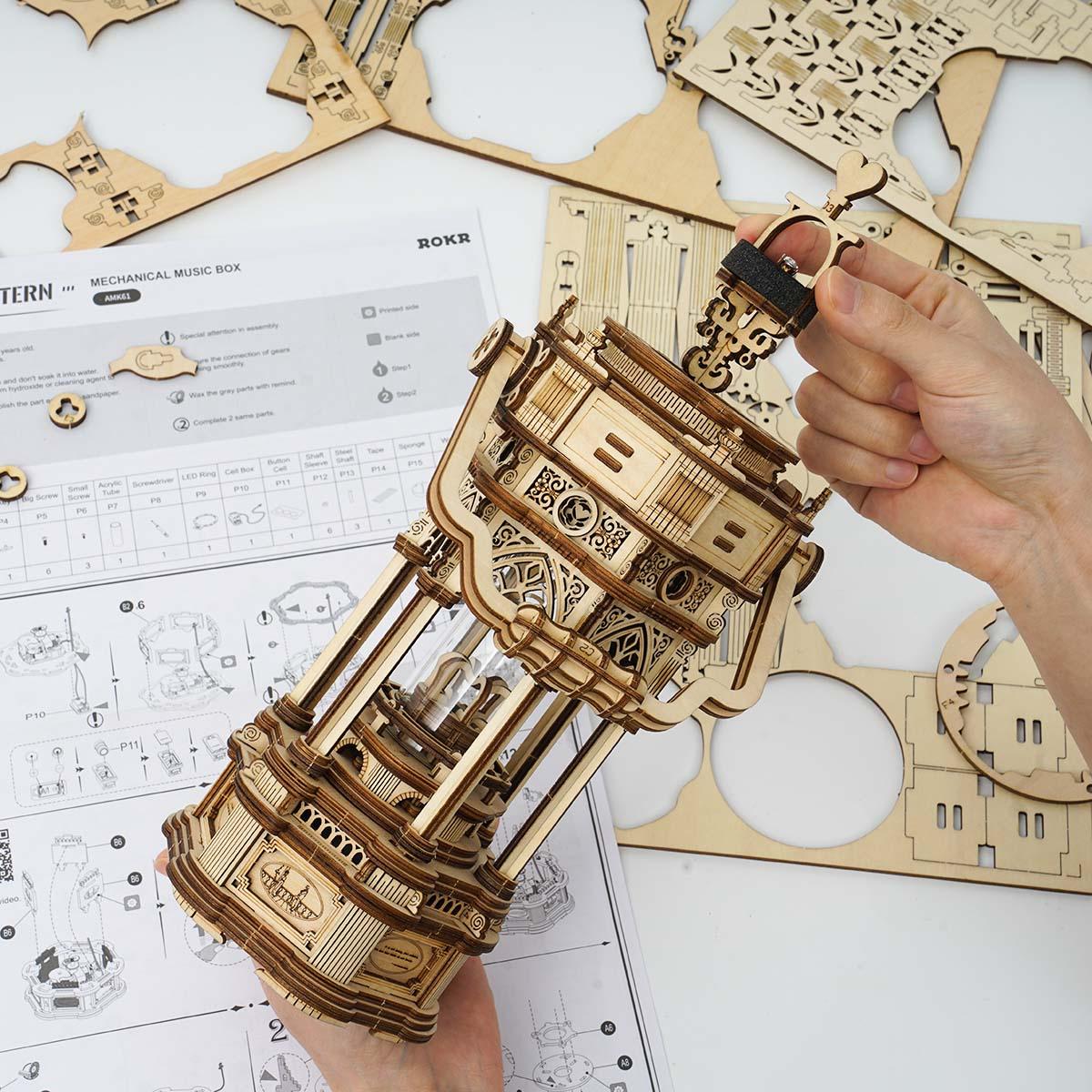Estrelik™ | Illuminated Melody Victorian Lantern