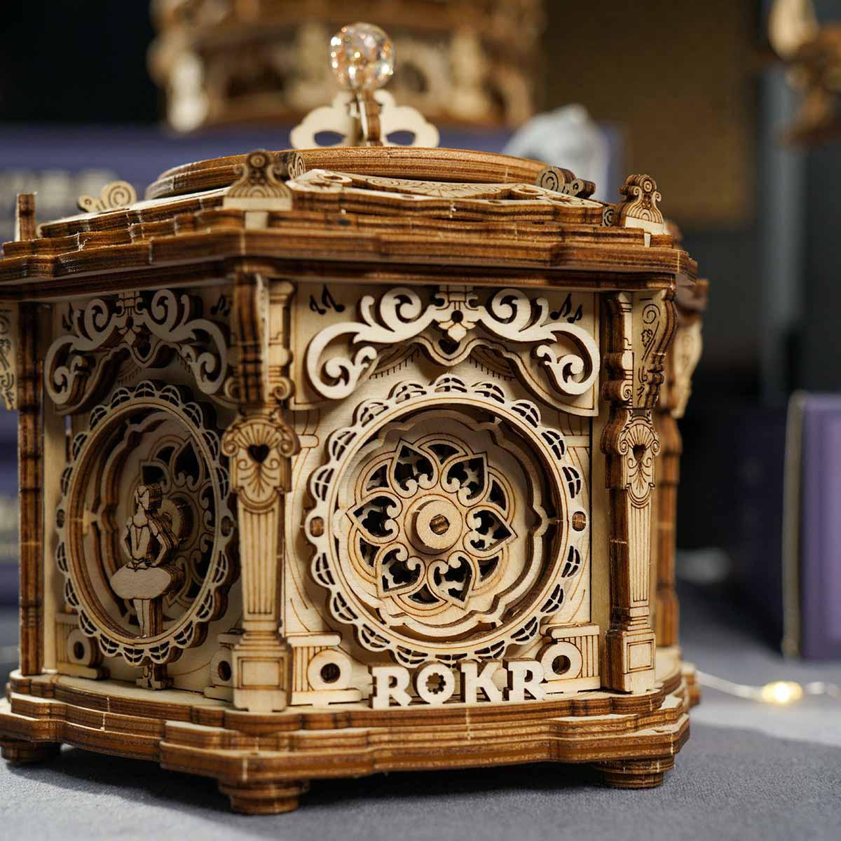 Estrelik™ | Mystical Clockwork Garden