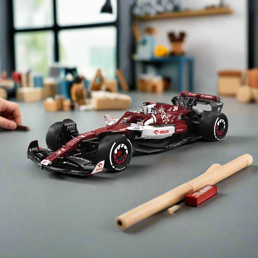 Estrelik™ | Alfa Romeo F1 Team ORLEN C42 Racing Builder